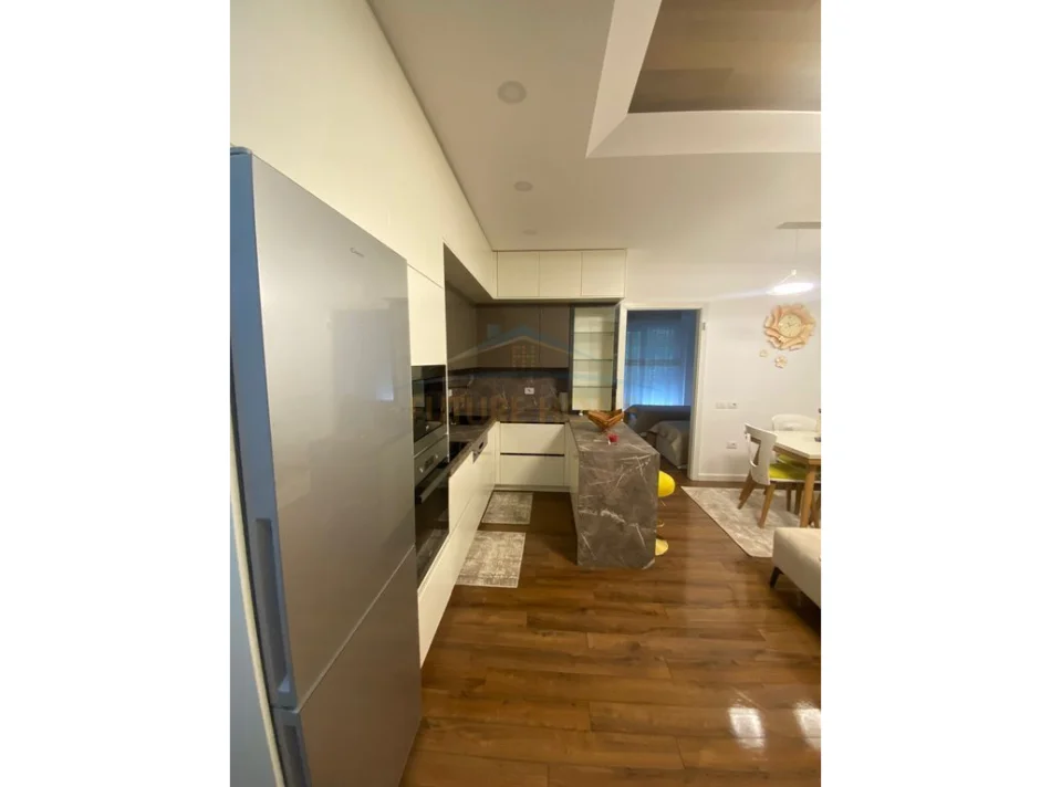 Tirane, shitet apartament 2+1+Ballkon Kati 4, 93 m² 186.000 € (Liqeni i Thate)