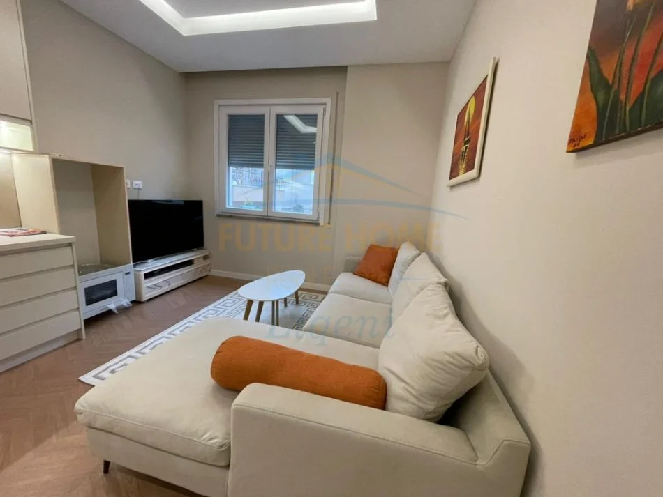 Tirane, jepet me qera apartament 2+1 Kati 4, 90 m² 1.000 € (Liqeni Thate)