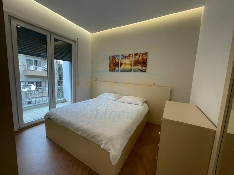 Tirane, jepet me qera apartament 2+1 Kati 4, 90 m² 1.000 € (Liqeni Thate)