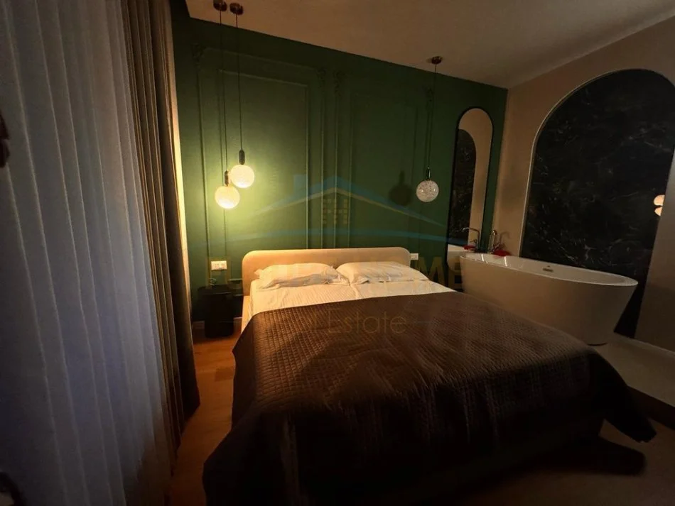 Tirane, jepet me qera garsonier 1+1 Kati 0, 27 m² 300 € 