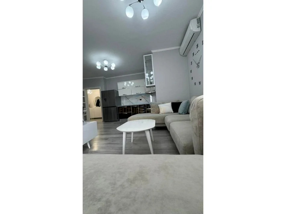 Tirane, jepet me qera apartament 2+1 Kati 7, 96 m² 550 € 