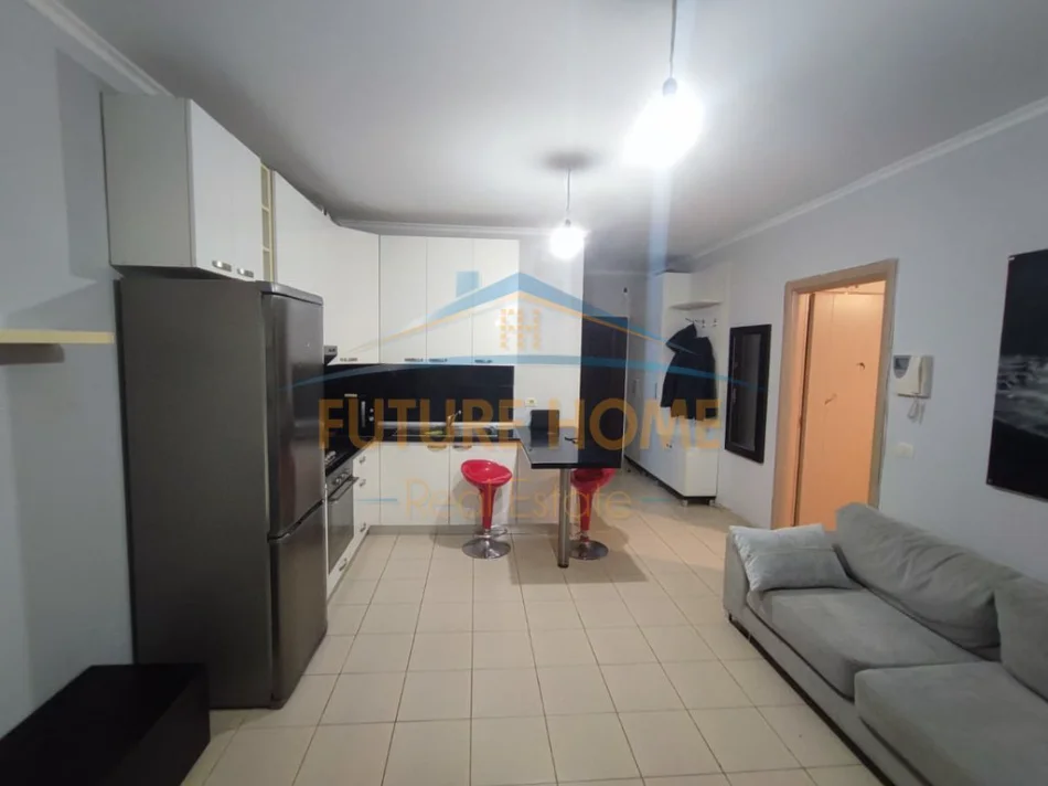 Tirane, jepet me qera apartament 1+1 Kati 1, 67 m² 650 € (Liqeni i Thate)