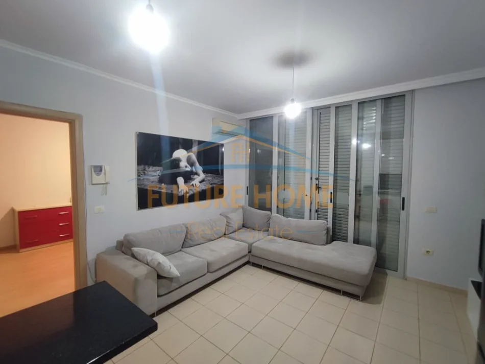 Tirane, jepet me qera apartament 1+1 Kati 1, 67 m² 650 € (Liqeni i Thate)