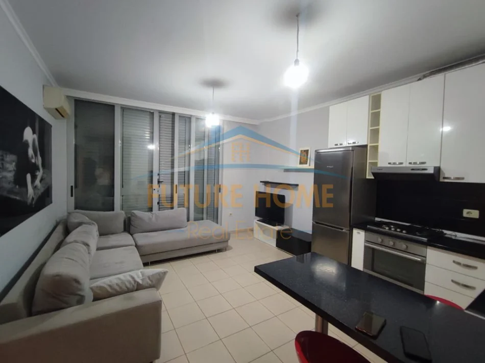 Tirane, jepet me qera apartament 1+1 Kati 1, 67 m² 650 € (Liqeni i Thate)