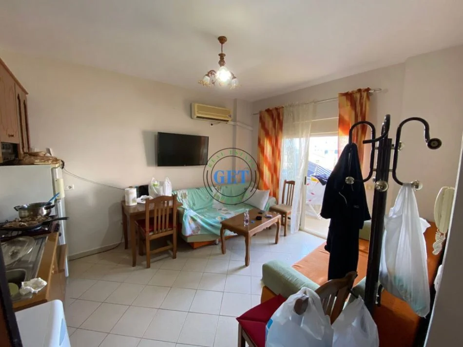 Durres, jepet me qera apartament 1+1+Ballkon Kati 4, 55 m² 230 € (Shkembi Kavajes)
