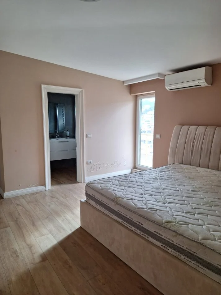 Tirane, shes apartament 3+1+Ballkon Kati 9, 159 m² 280.000 € (Kopshti botanik)