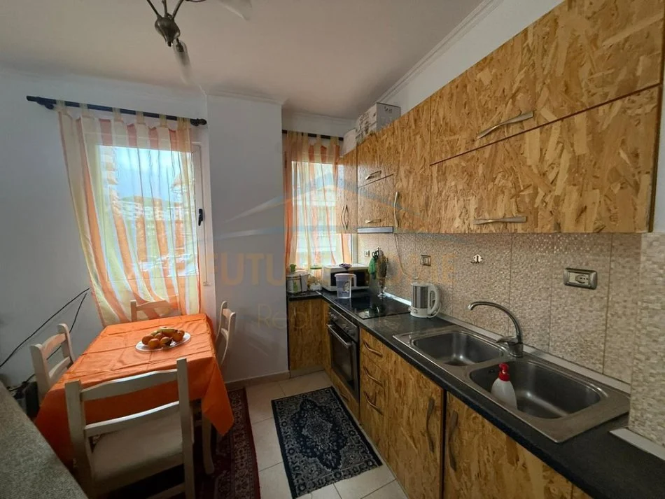 Tirane, jepet me qera apartament 2+1 Kati 2, 93 m² 450 € 
