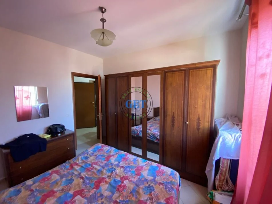 Durres, jepet me qera apartament 1+1+Ballkon Kati 4, 55 m² 230 € (Shkembi Kavajes)