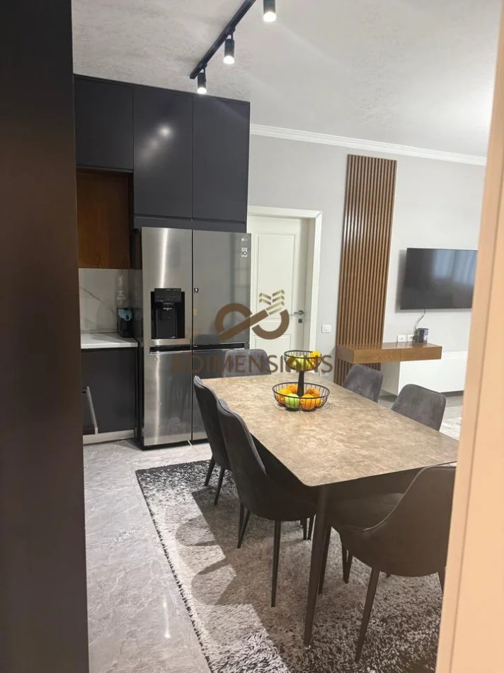 Tirane, jepet me qera apartament 2+1+Ballkon Kati 4, 120 m² 700 € (teg)