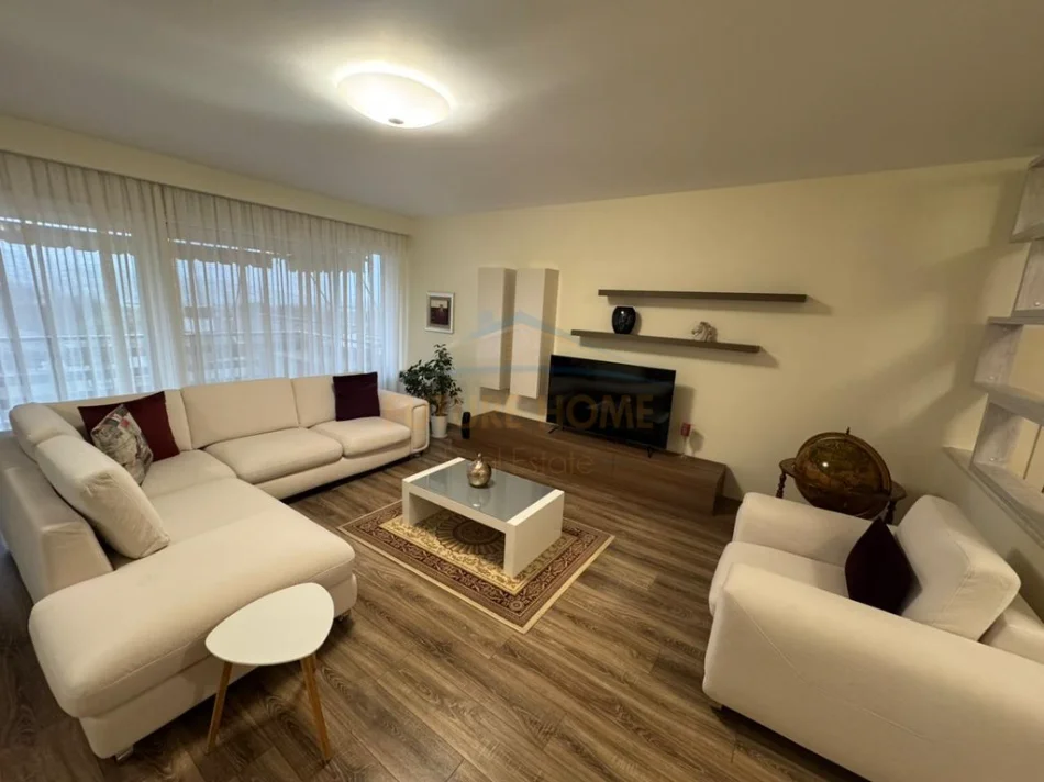 Tirane, jepet me qera apartament 2+1 Kati 2, 130 m² 1300 €