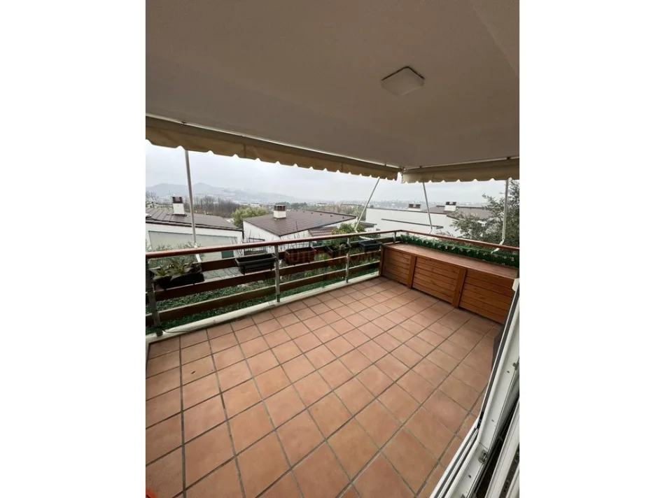 Tirane, jepet me qera apartament 2+1 Kati 2, 130 m² 1300 €