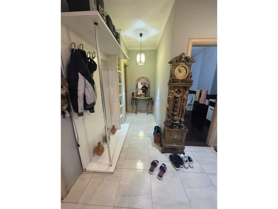 Tirane, shitet apartament 2+1 Kati 8, 114 m² 200.000 € (UNAZA E RE)