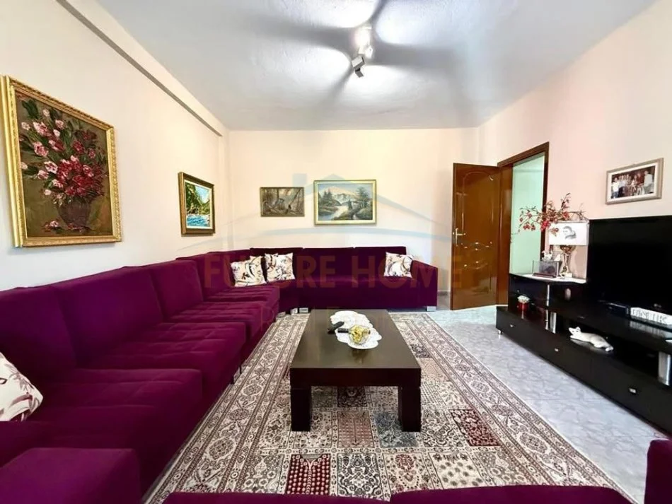 Tirane, shitet apartament 2+1+Ballkon Kati 5, 110 m² 175.000 € (Ali Demi, Tiranë.)