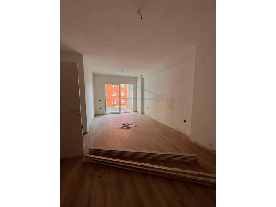 Tirane, shitet apartament 1+1+Ballkon Kati 5, 65 m² 95.000 €