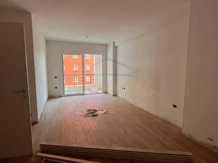 Tirane, shitet apartament 1+1 Kati 5, 65 m² 95.000 € 