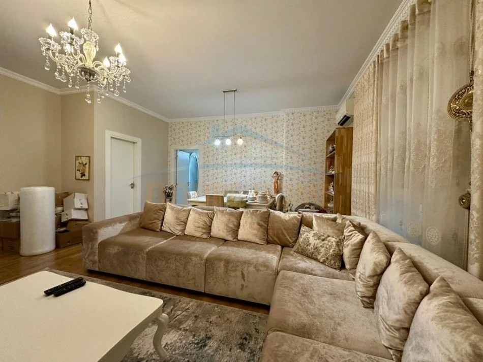 Tirane, shitet apartament 3+1 Kati 2, 123 m² 300.000 € (Liqeni i Thate)