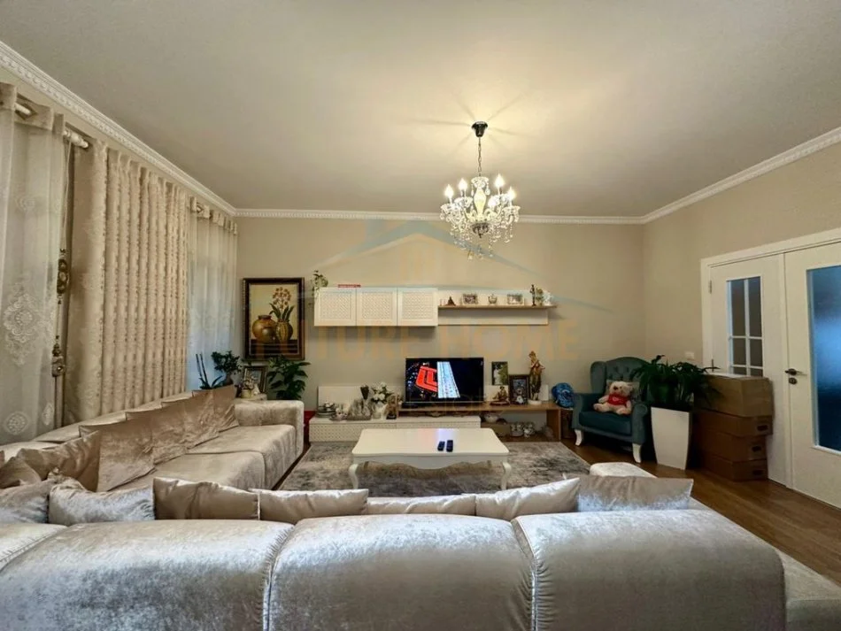 Tirane, shitet apartament 3+1 Kati 2, 123 m² 300.000 € (Liqeni i Thate)