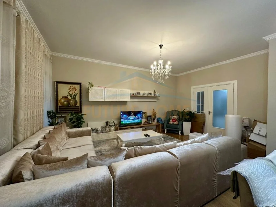 Tirane, shitet apartament 3+1 Kati 2, 123 m² 300.000 € (Liqeni i Thate)