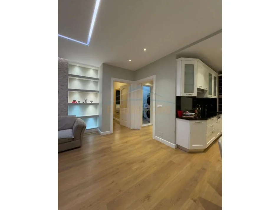 Tirane, shitet apartament 2+1 Kati 4, 116 m² 425.000 € (Qender)