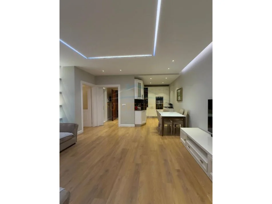 Tirane, shitet apartament 2+1 , 116 m² 425.000 € (Qender,)