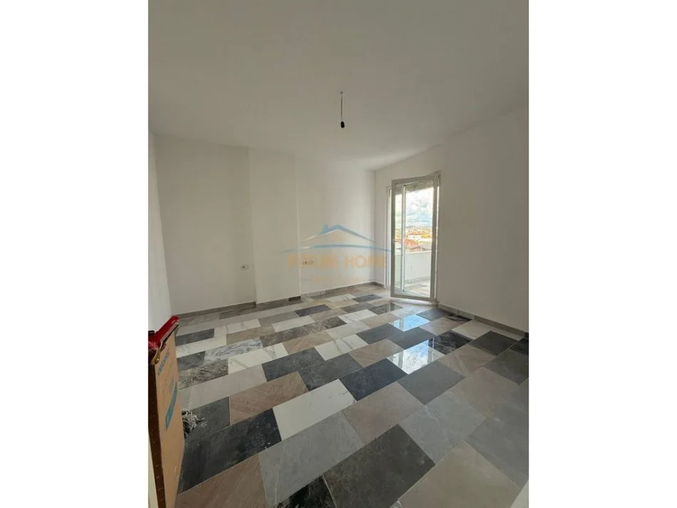 Tirane, shitet apartament 2+1+Ballkon Kati 4, 94 m² 149.000 € 