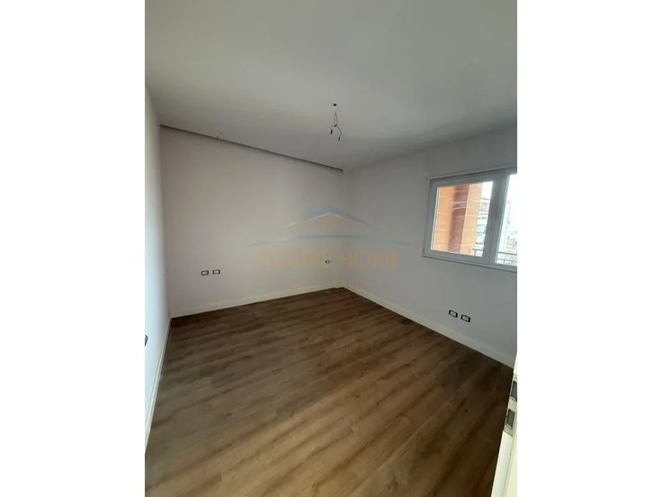 Tirane, shes apartament 2+1+Ballkon Kati 5, 96 m² 250.000 € 