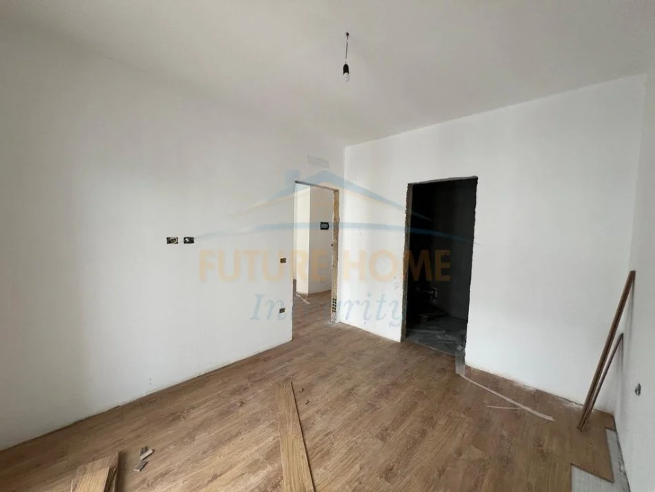 Tirane, shitet apartament 2+1+Ballkon Kati 5, 87 m² 122.220 € 