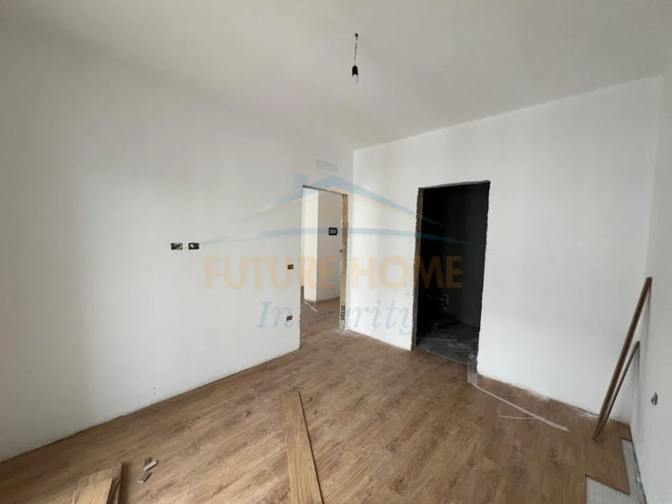 Tirane, shitet apartament 2+1+Aneks+Ballkon Kati 5, 87 m² 122.200 € (ISH DOGANA TIRANA ENTRY 2)