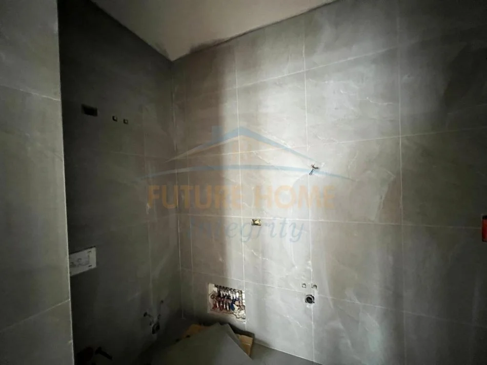 Tirane, shitet apartament 2+1+Ballkon Kati 5, 87 m² 122.220 € 