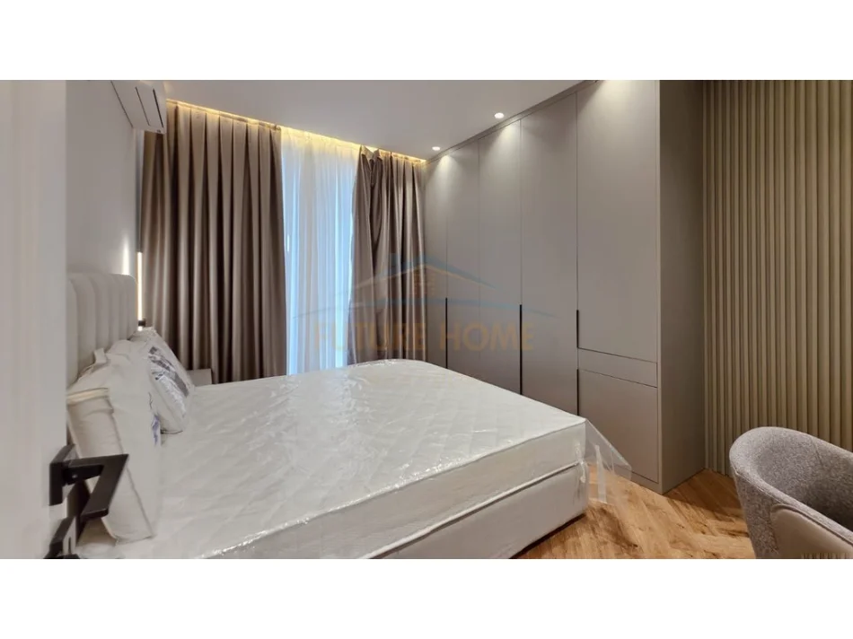 Tirane, jepet me qera apartament 3+1 Kati 9, 152 m² 1.900 €