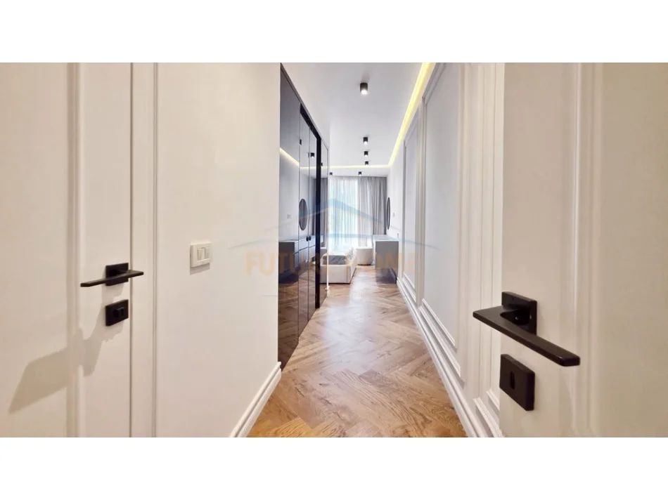 Tirane, jepet me qera apartament 3+1 Kati 9, 152 m² 1.900 €