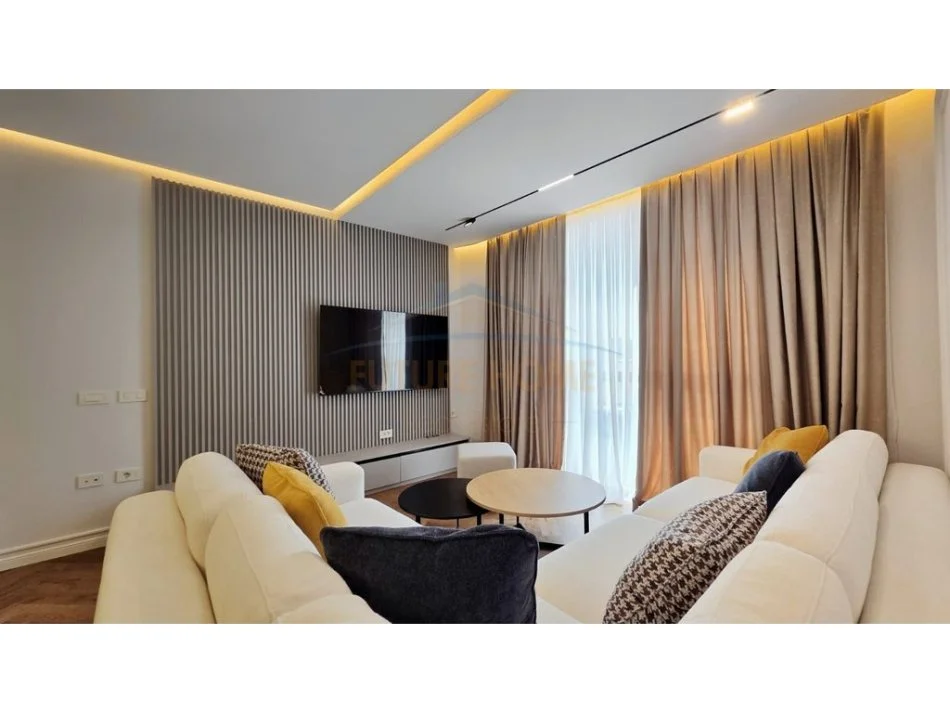 Tirane, jepet me qera apartament 3+1+2+Post parkimi+Ballkon Kati 9, 152 m² 2.200 € (Rr. Mine Peza, Rezidenca Golden Tower)