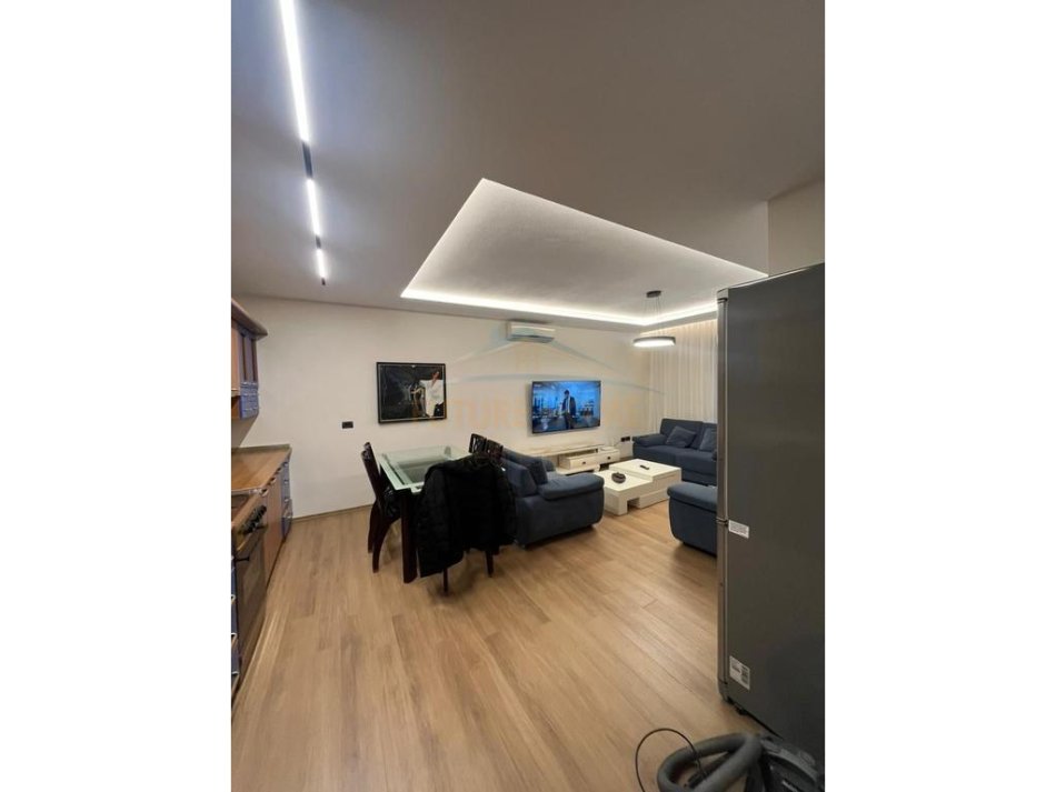 Tirane, jepet me qera apartament 1+1+Ballkon Kati 6, 68 m² 650 € (Rruga e Durresit)