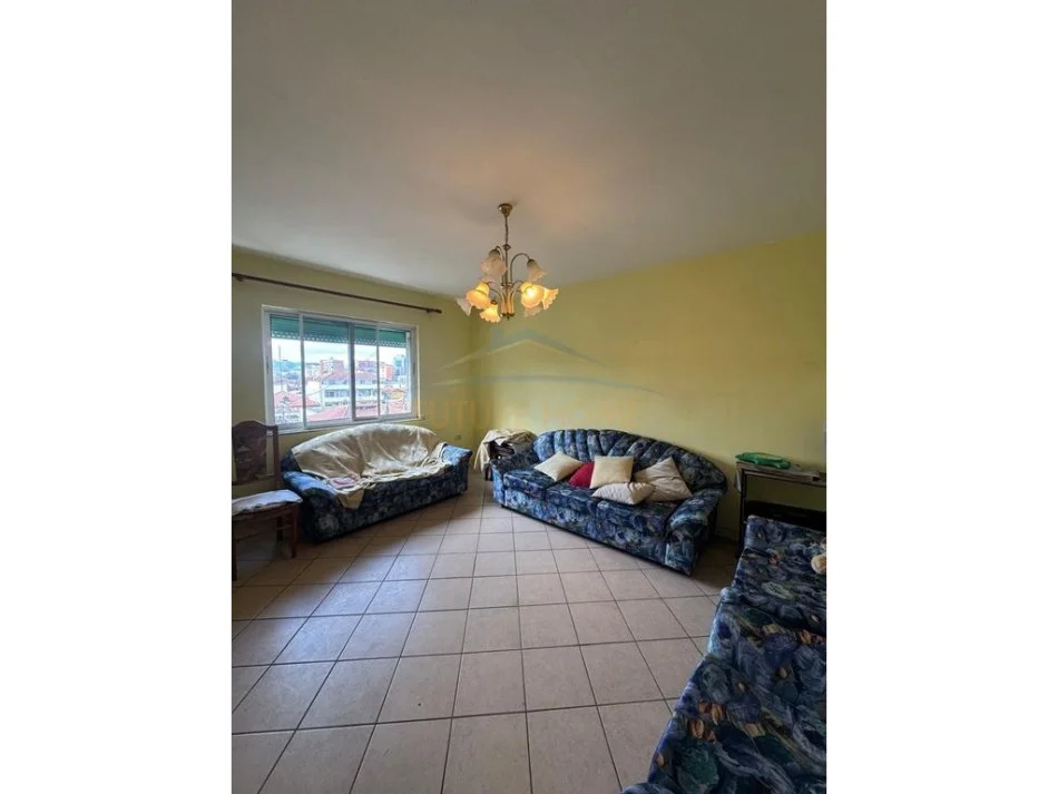 Tirane, shitet apartament 2+1+Ballkon Kati 5, 90 m² 161.000 € (ish parku i autobuzave)