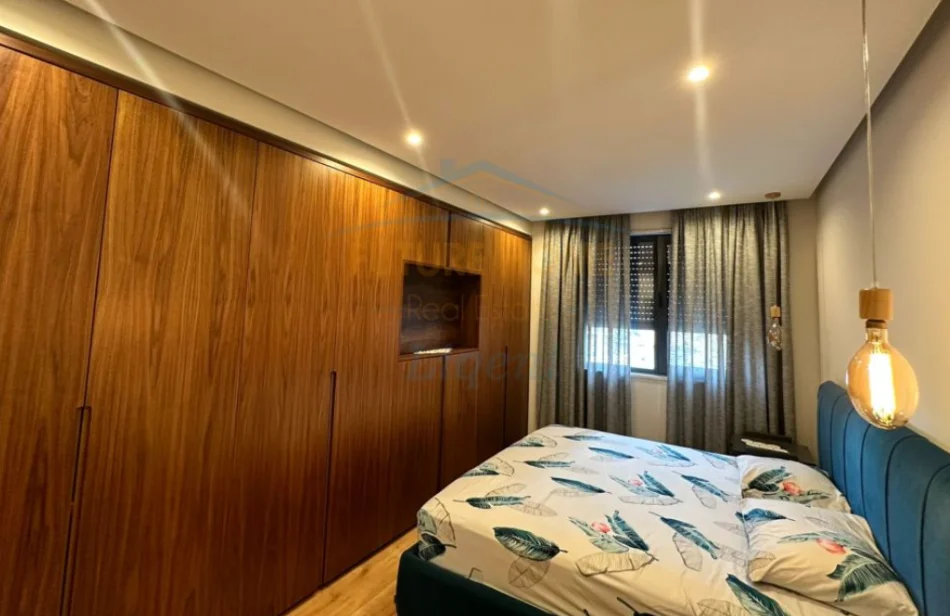 Tirane, jepet me qera apartament 3+1 Kati 3, 109 m² 1.100 € (REZIDENCA ALBA)