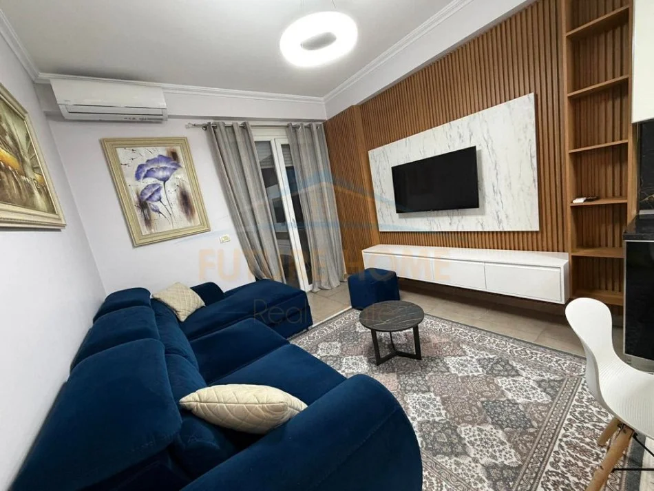 Tirane, jepet me qera 1+1 Kati 7, 60 m² 450 € (PRANE ARC HOTEL)