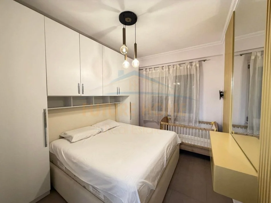 Tirane, jepet me qera apartament 1+1 Kati 7, 50 m² 450 € (ASTIR prane Raiffeisen Bank)