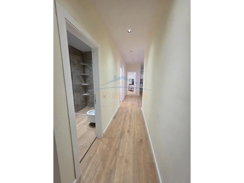 Tirane, shitet apartament 2+1+Ballkon Kati 5, 90 m² 161.000 € (ish parku i autobuzave)