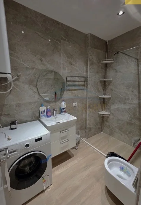 Tirane, shitet apartament 2+1+Ballkon Kati 5, 90 m² 161.000 € (ish parku i autobuzave)