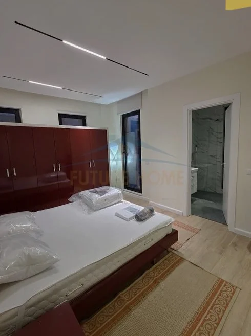 Tirane, shitet apartament 2+1+Ballkon Kati 5, 90 m² 161.000 € (ish parku i autobuzave)