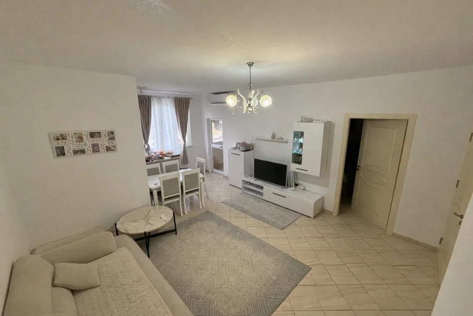 Tirane, shitet apartament 1+1+Ballkon Kati 6, 64 m² 78.000 € (Fushe-Mezez mrapa Ardenos me ashensor i mobiluar)