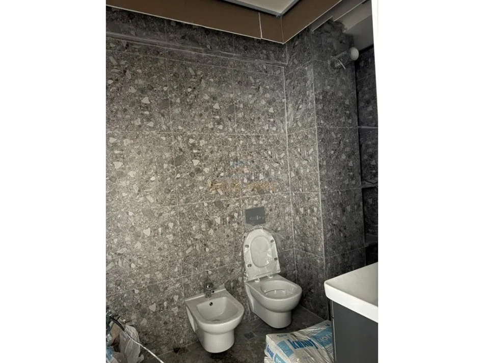 Tirane, jepet me qera apartament 1+1 Kati 2, 64 m² 450 € (URBAN GATE)