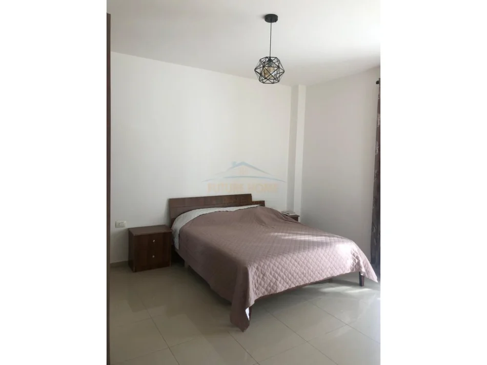 Vlore, shitet apartament 1+1+Ballkon , 83 m² 100.000 € (poliklinika)