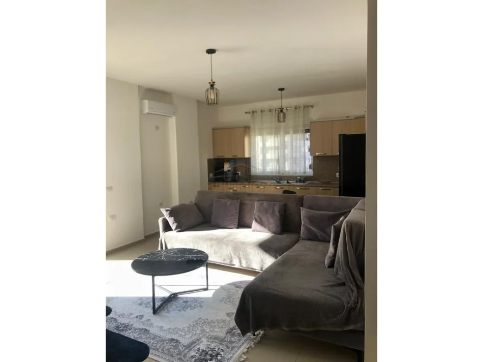 Vlore, shitet apartament 1+1+Ballkon , 83 m² 100.000 € (poliklinika)