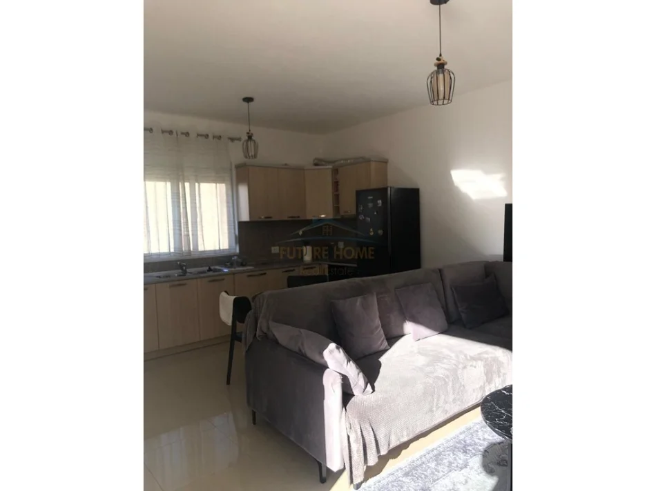 Vlore, shitet apartament 1+1+Ballkon , 83 m² 100.000 € (poliklinika)
