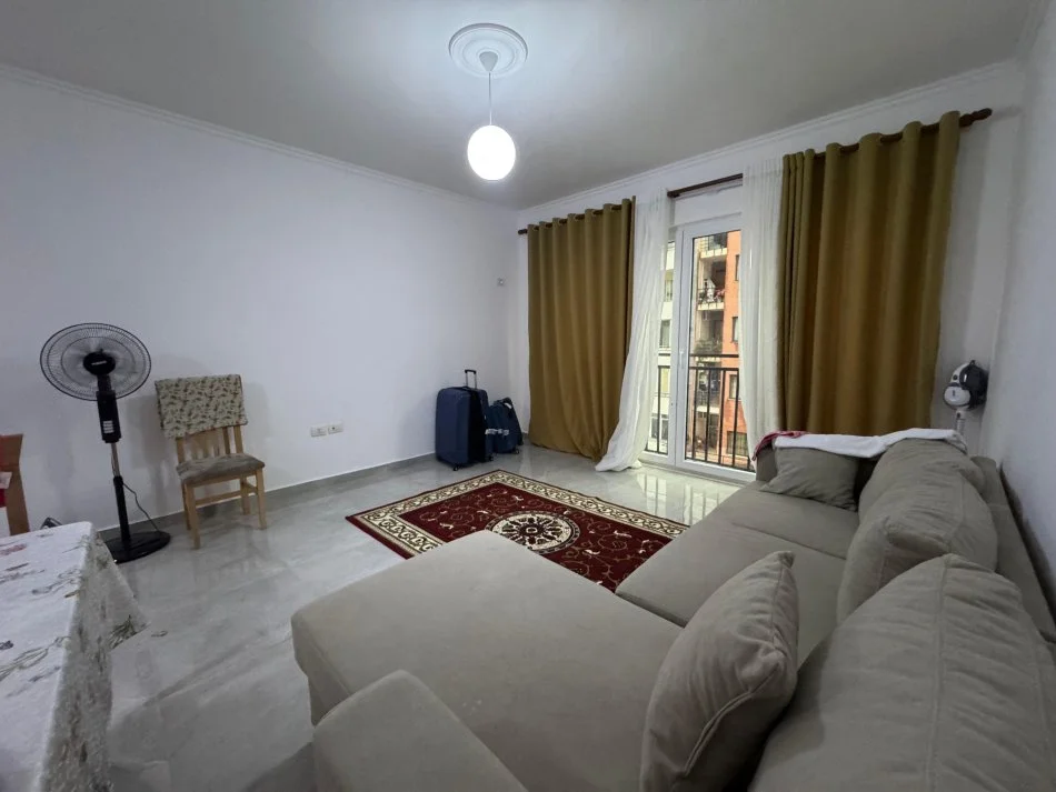 Tirane, jepet me qera apartament 1+1 Kati 4, 56 m² 450 € (Yzberisht)
