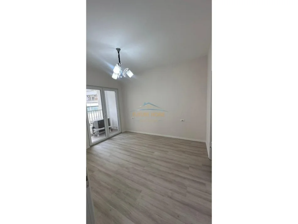 Tirane, jepet me qera apartament 2+1+Ballkon Kati 2, 93 m² 650 € 
