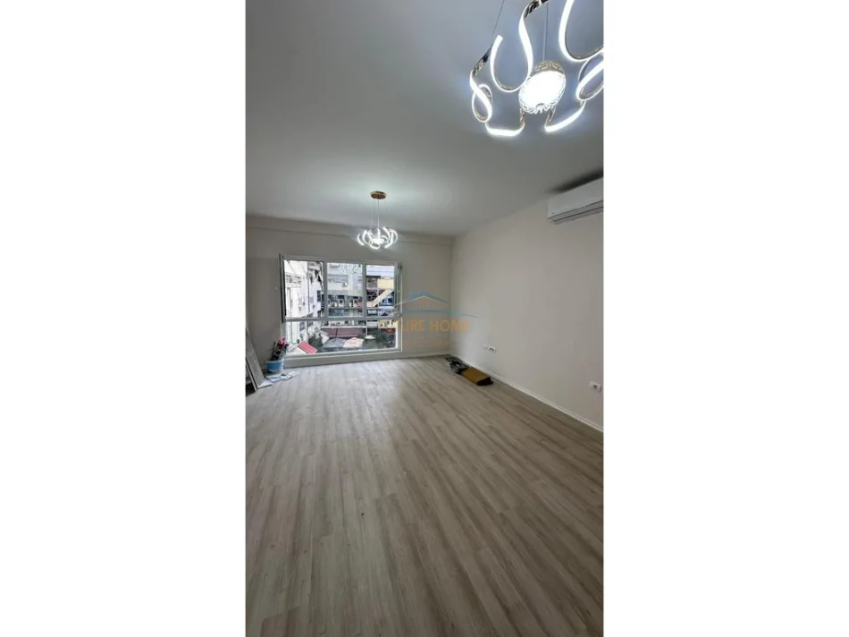 Tirane, jepet me qera apartament 2+1+Ballkon Kati 2, 93 m² 650 € 