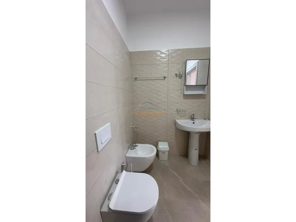 Tirane, jepet me qera apartament 2+1+Ballkon Kati 2, 93 m² 650 € 