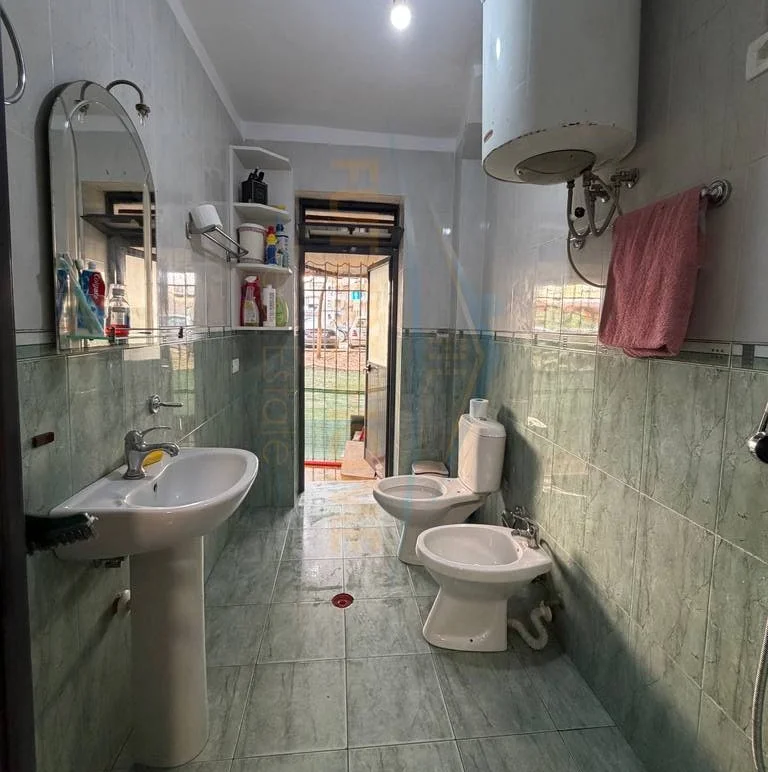 Tirane, shitet apartament 1+1 Kati 1, 56 m² 96.000 € (ali demi)